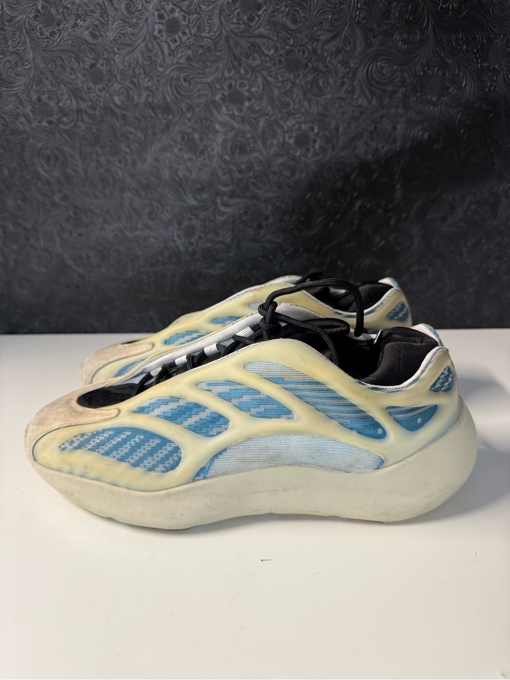 adidas Yeezy 700 V3 'Kyanite' sneakers